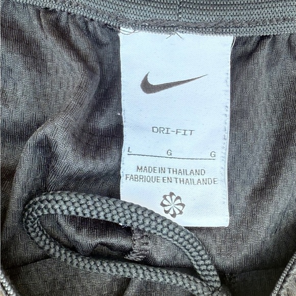 Nike & Umbro Boys’ Athletic Shorts Bundle (L & XL) – Mesh Dri-Fit - Picture 4 of 9